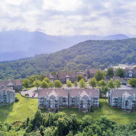 Sky High Views!!-Peak Mountaintop-Outdoor Pool-Close To Downtown-Private Balcony-Wifi-Cable Гетлинбург Екстериор снимка
