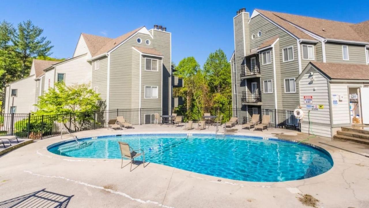 Sky High Views!!-Peak Mountaintop-Outdoor Pool-Close To Downtown-Private Balcony-Wifi-Cable Гетлинбург Екстериор снимка