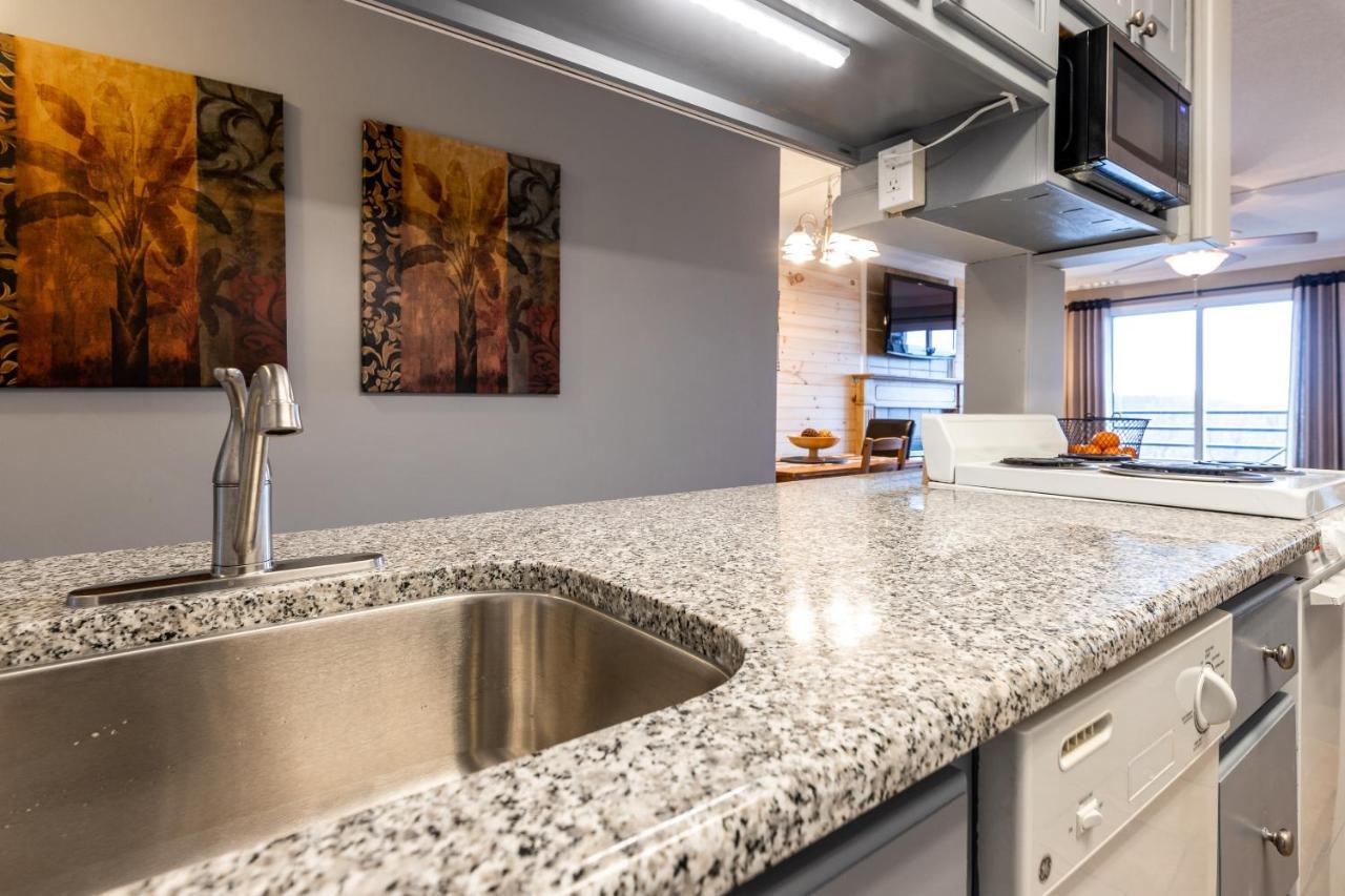 Sky High Views!!-Peak Mountaintop-Outdoor Pool-Close To Downtown-Private Balcony-Wifi-Cable Гетлинбург Екстериор снимка
