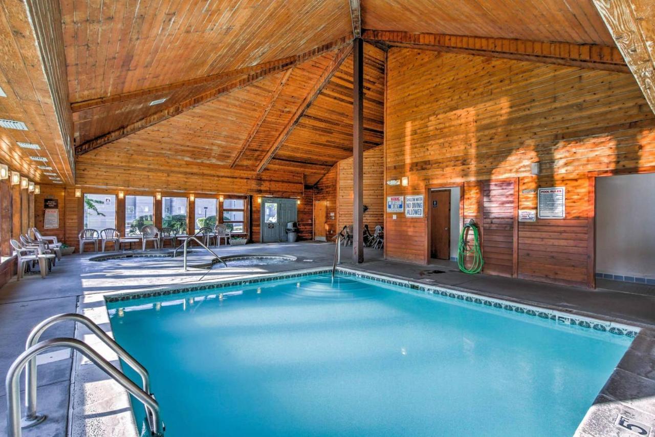 Sky High Views!!-Peak Mountaintop-Outdoor Pool-Close To Downtown-Private Balcony-Wifi-Cable Гетлинбург Екстериор снимка
