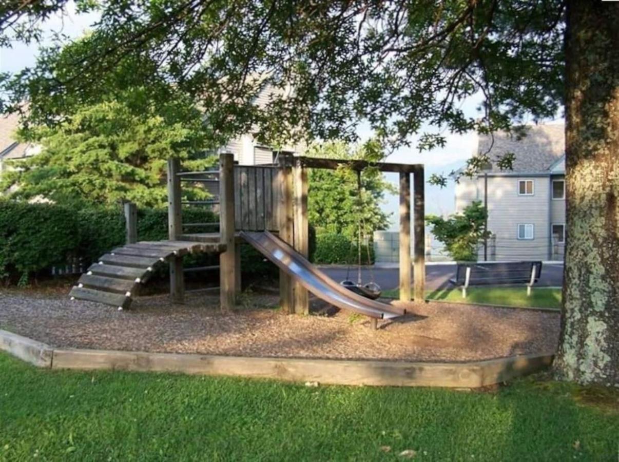 Sky High Views!!-Peak Mountaintop-Outdoor Pool-Close To Downtown-Private Balcony-Wifi-Cable Гетлинбург Екстериор снимка