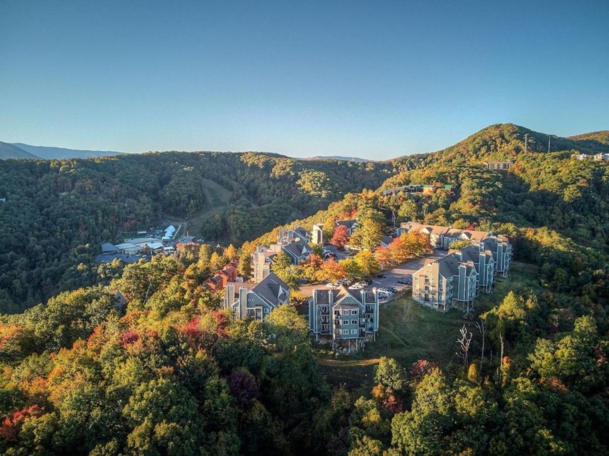 Sky High Views!!-Peak Mountaintop-Outdoor Pool-Close To Downtown-Private Balcony-Wifi-Cable Гетлинбург Екстериор снимка
