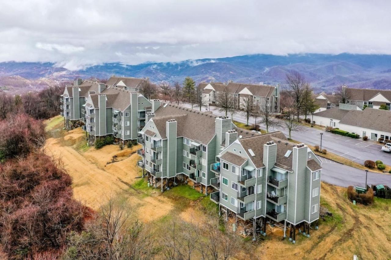 Sky High Views!!-Peak Mountaintop-Outdoor Pool-Close To Downtown-Private Balcony-Wifi-Cable Гетлинбург Екстериор снимка