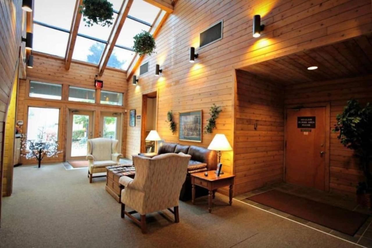 Sky High Views!!-Peak Mountaintop-Outdoor Pool-Close To Downtown-Private Balcony-Wifi-Cable Гетлинбург Екстериор снимка