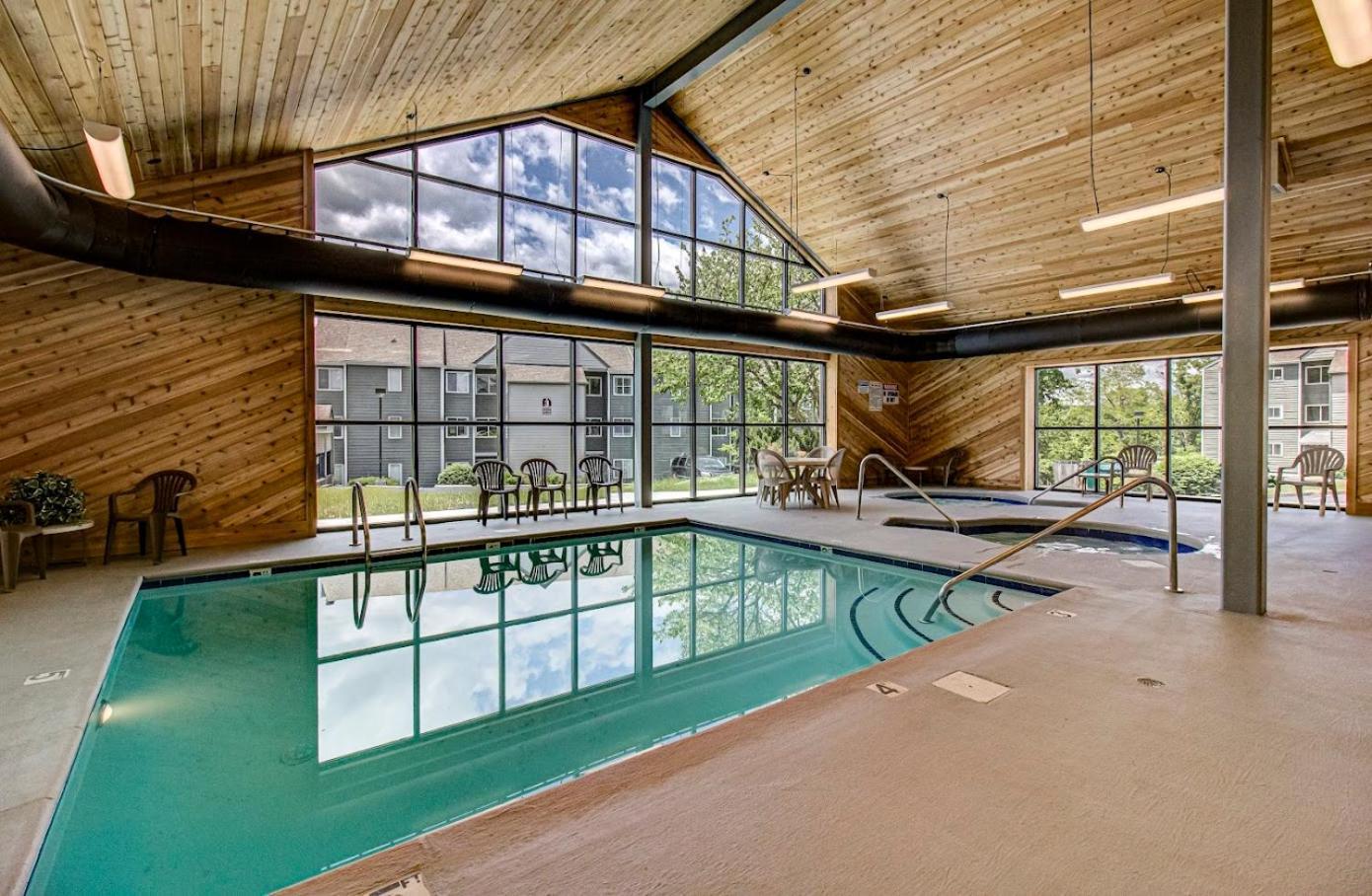 Sky High Views!!-Peak Mountaintop-Outdoor Pool-Close To Downtown-Private Balcony-Wifi-Cable Гетлинбург Екстериор снимка